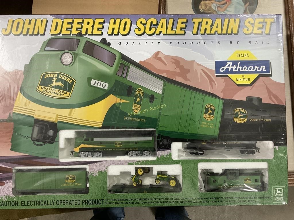 John Deere HO scale train set - NIB
