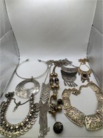 NECKLACE LOT OF 7