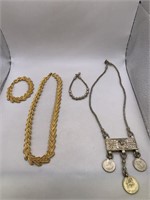 PAIR OF NECKLACE & BRACELET SETS