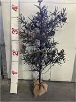 Christmas tree 4 ‘ with pine combs, burlap