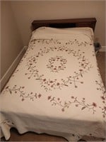 Full/queen bedspread embroidery flowers, off