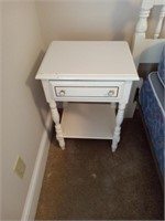 Vintage Bassett side table with 1 drawer 18 x