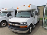 2012 CHEV. SHUTTLE BUS (VM11)   WHITE