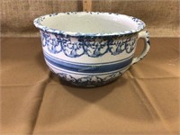 Vintage Spongeware bowl w/ handle