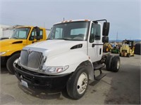 2007 INTERNATIONAL 4300 C&C   WHITE