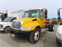 2011 INTERNATIONAL 4300 C&C   WHITE