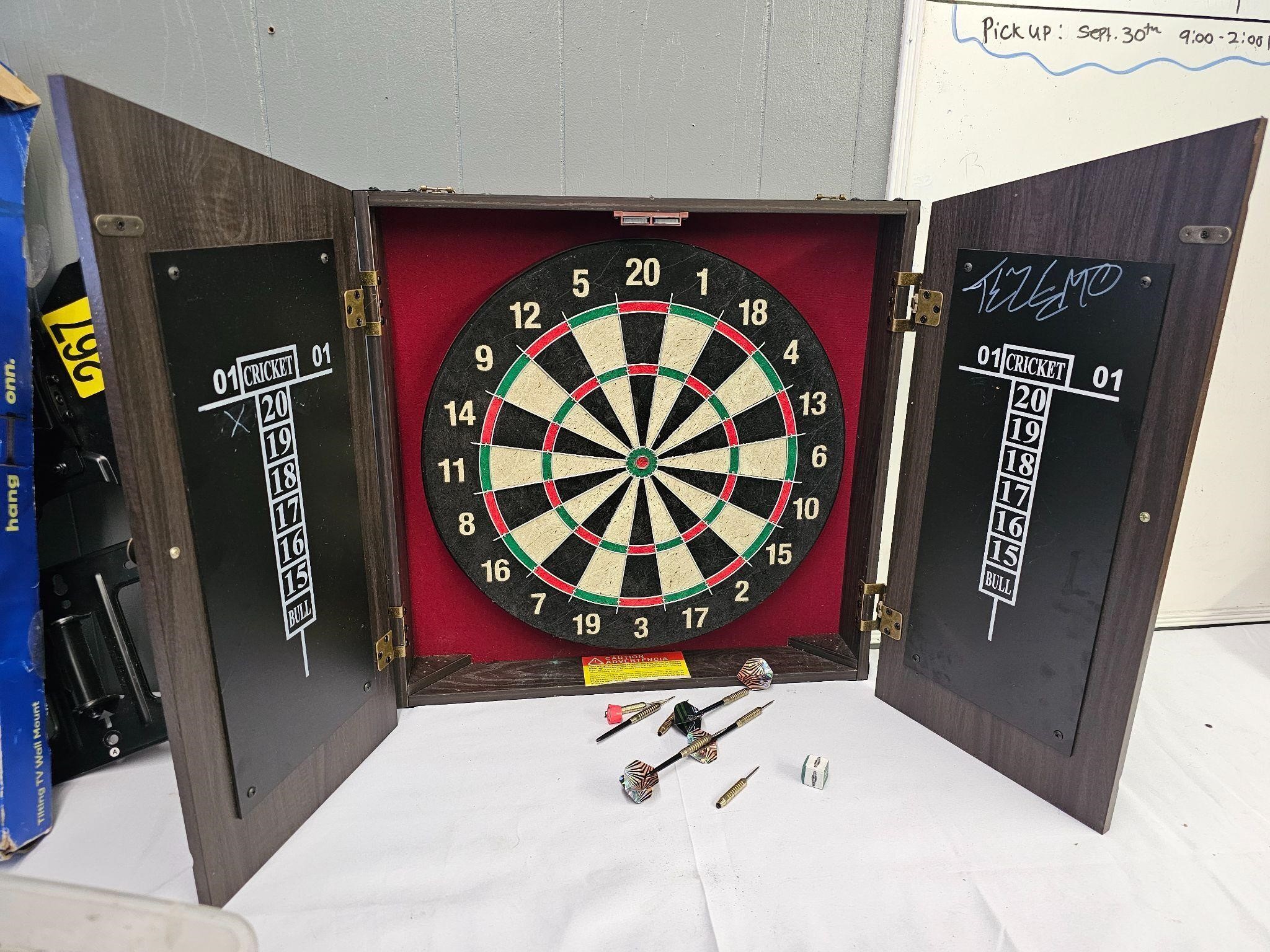 Cork dart board