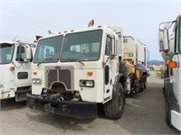 2009 PETERBILT GARBAGE TRUCK (01SWC)   WHITE