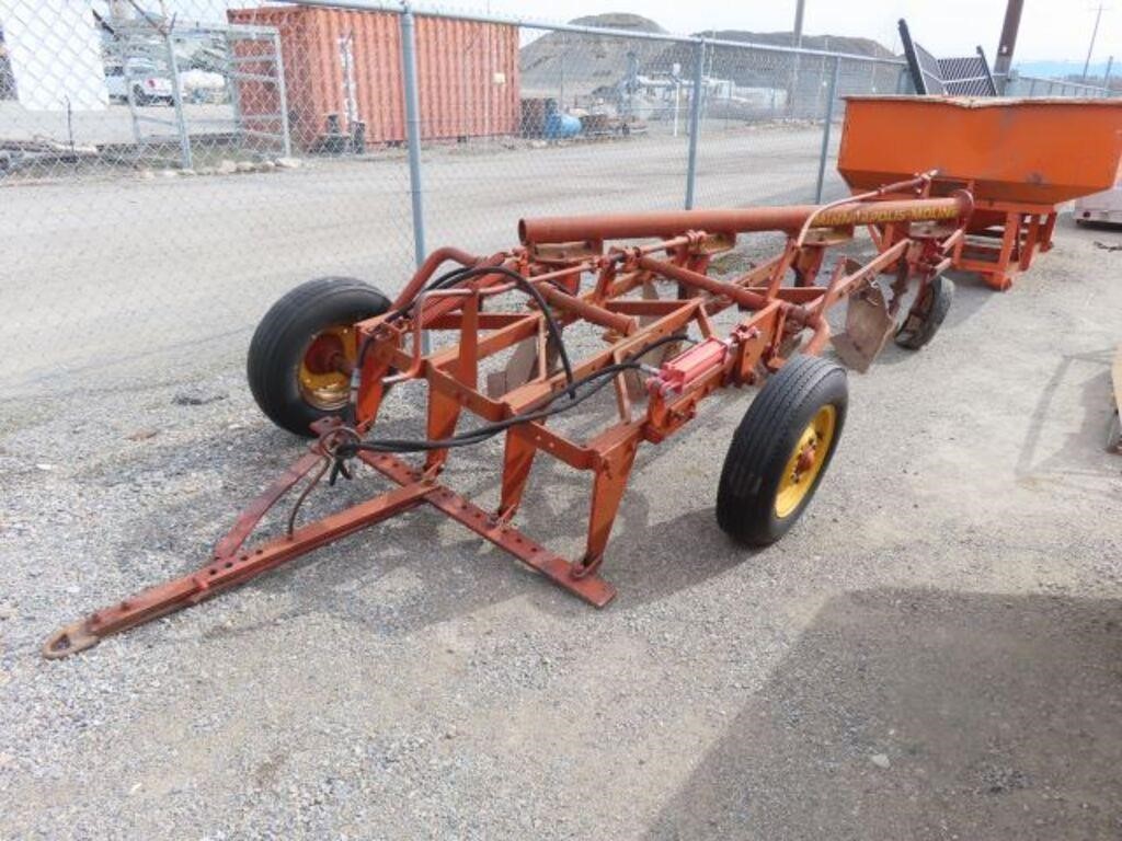 MOLINE 4-BOTTOM PLOW