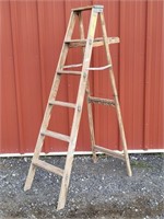 5.5 Ft Wooden Step Ladder