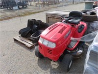 TROY-BILT RIDING MOWER W/ BAGGER