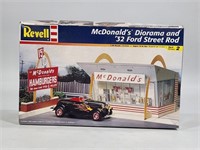 REVELL 1/24 McDONALD'S DIORAMA & '32 FORD MODEL KT