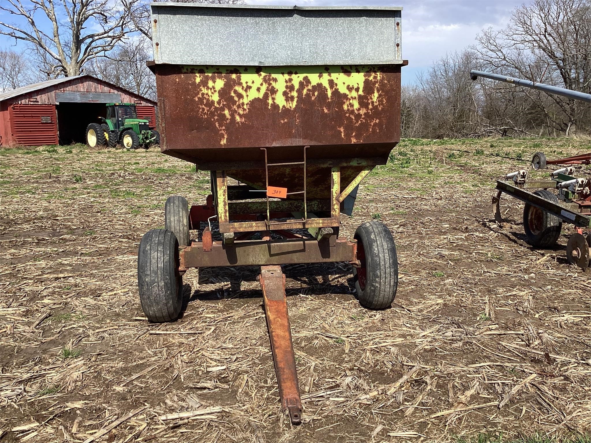 Small feed wagon