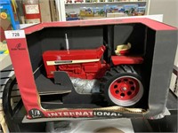 Scale Models Case IH Farmall 856, 1/8, with