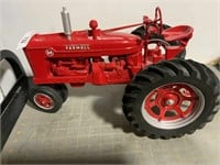 Case IH McCormick-Deering Farmall M, 1/8,signed by