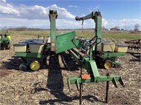 7000 JD planter