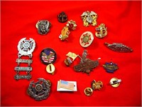 LOT USA PINS