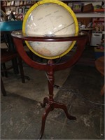 Thomas Paccon globe with light