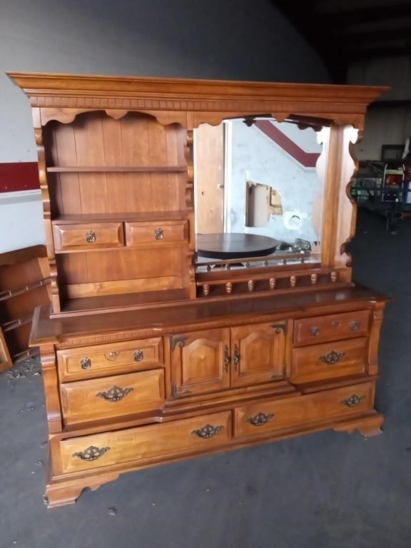 Beautiful two piece dresser / vanity