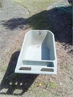 Hot outside plastic wheelbarrow 
2x7
31x
20