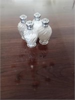 Miniature salt and pepper shakers 
2x5
x5