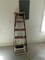 Four step wooden ladder 
66
x17x
6