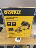 DEWALT 9 GAL. PORTABLE WET/DRY VAC