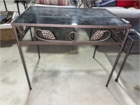 Patio end table 20in x 16.5in x 24.5in