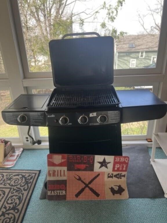 Char-Broil electric start grill and BBQ mat.