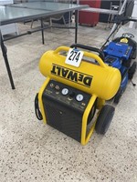 DEWALT 4.5 GAL. 225 PSI AIR COMPRESSOR