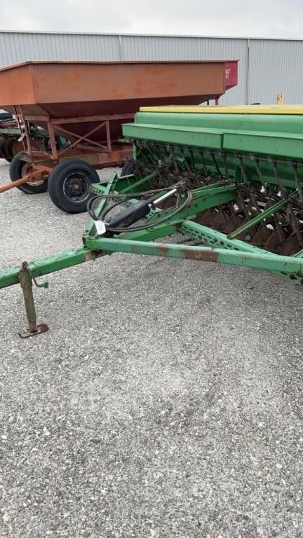 JD 8200 GRAIN DRILL