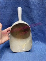 Large antique scoop (alum)