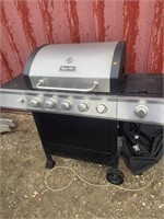 Like new Daglow barbeque comes with five burners