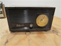 Vintage Sear Silvertone Radio