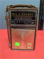 Vintage GE AM/FM transistor radio