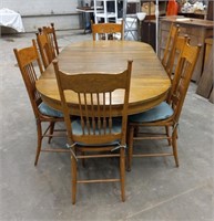 Oak Table w/8 Chairs & 8 Leaves