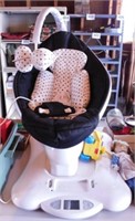 4 Moms MamaRoo multi motion baby swing