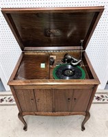 victor vv-210 talking machine (see description)