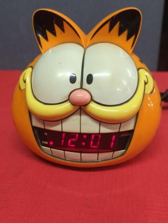 Vintage Garfield alarm clock