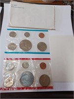US Mint 1975 Uncirculated Coin Set