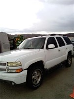 (T) 2003 Chevy Tahoe 250000 mi 
Runs and drives