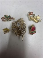 5 Vintage Gold Pins