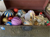 CONTAINER OF CHRISTMAS ORNAMENTS
