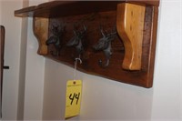 Wall shelf w/ cloth hooks