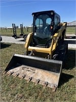 5. Cat 249D Skid Steer W/Bucket