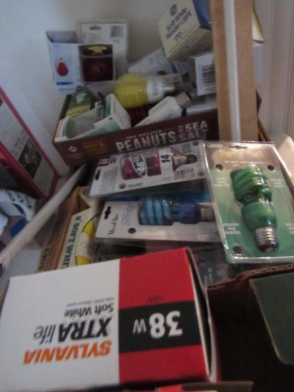 Large box of assorted light bulbs