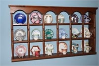 Wall mounted display shelf with a Lot of