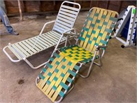2 vintage lounge chairs