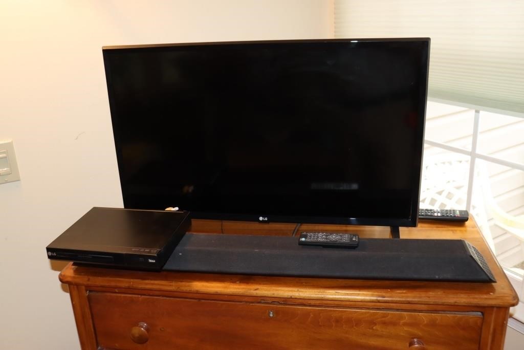 LG 32" Flat screen TV with remote (came on when