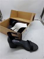 Amazon essentials black size 6 heels